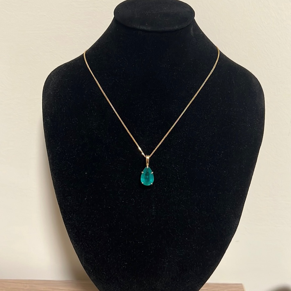 Certified Emerald pendant in 14 karat yellow gold